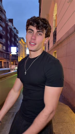 Con quien os quedáis de lo tres? 😳 #mens #dance #sixpack #strong #boys