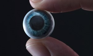 This Contact Lens Puts a Screen Display Directly in Your Eye