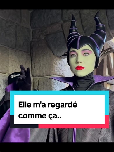 Est-ce que c’est la méchante la plus iconique de Disney ? ✨ Son regard m’a glacé le sang ! Maléfique est vraiment dans son élément à Disneyland Paris. L’acting est 10/10. 🐉🔥 ​Dis-moi en commentaire quel est ton méchant préféré ! 👇 ​#disneylandparis #maleficent #disneyvillains #malefique #creatorsearchinsights