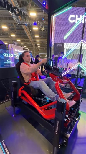 Yada on Instagram: "Les simulateurs sur vérins c’est un autre monde, le niveau de réalisme est fou 😮‍🔥 T’aimerais tester ? #simracing #simulateur #immersive #racing #cars"