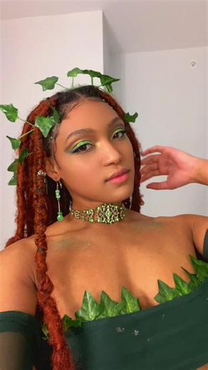 Me thinking about the Ivy cosplay I did 😌 #ivy #cosplay #poisonivy #costume #character