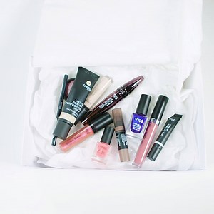 WOW, trend IT UP gibt's jetzt auch in allen dm Filialen! 🎈🎉 Das feiern wir mit einem Gewinnspiel! Gleich hier mitmachen und 1 von 10 coolen Packages gewinnen: ➡ meindm.at/trenditup-gewinnspiel | dm drogerie markt Österreich