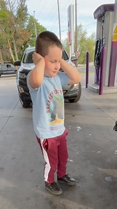 This was the most talkative approach that Cookie Monster has ever had. Watching his confidence grow from his first videos to now is absolutely amazing. I highly recommend to any autism parent to find your kiddos special interests and then expose them to as much of it as possible. It has truly helped him come out of his shell, and now we can’t pass a bike at a gas station without him asking if we can stop and give them a sticker 💙🍪 Harley-Davidson #motorcycle #autismawareness #autismacceptance 