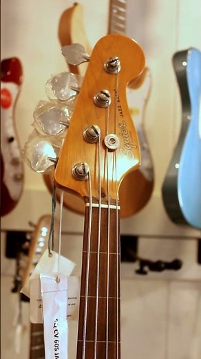 Feel the Groove | Squier Classic Vibe '60s Jazz Bass Fretless