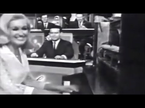Jo Ann Castle plays “On the Beach At Waikiki” (1964)
