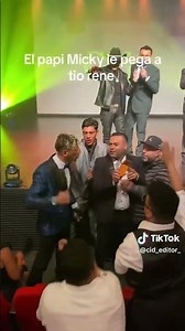 Papi Micky le pega a René puente