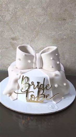 Bride to be cake 🎂