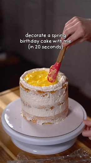 decorate a spring birthday cake with me 🎂🍋 #baking #baker #cakedecorating