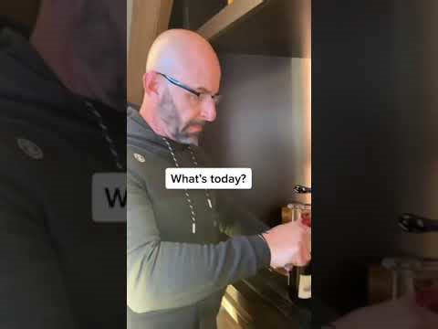 How to properly open & decant a wine bottle 🍷