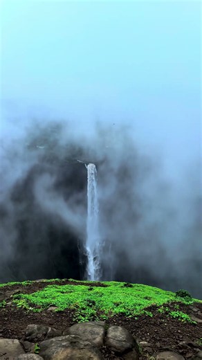 This and a dragon 🐉⛰️#dragon #waterfall #mountains #viral #nature
