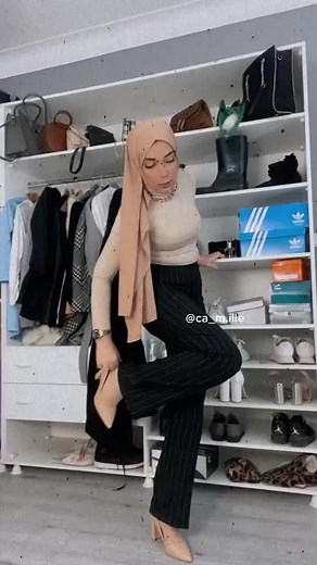 Closet Organization Tips: Stylish Outfit Try-On