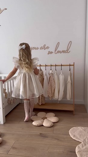 ✨ BE ENCHANTED BY THE MAGIC Condor offers the perfect finishing touches to your formal outfit. Fine silk lace socks look perfect with this beautiful artisant dress. Cóndor da ese toque perfecto al acabado de tu outfit formal. Las minimedias de blonda quedan ideales con este precioso vestido hecho artesanalmente. 🎥 @_sandra_drz for @neliawears store 💕 #condor #mediasdeblonda #lacesocks #condorpoland #childrenswear #autumntrends #modaotoño