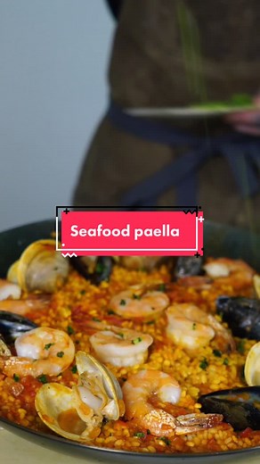 Seasoning and Cooking Tips for a Flavorful Paella Pan