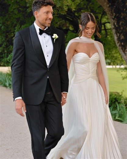 Helen Owen Kalter on Instagram: "Here’s 20 photos and videos of our wedding reception because I couldn’t possibly narrow it down further and 20 is the maximum amount I can add here. The last one is our first dance 🥹 I’m just glad the photos and videos managed to capture the magic that we felt! Planning & design @whiteedenweddings Photography @imryanray Videography @plustwofilms @laurentrostaing Floral design @missrose_by_perrine Venue @airelleschateaudestoublon @chateau.estoublon Music @elanart