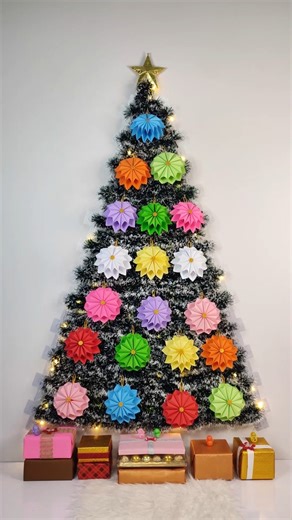 Wall Tree Decor Idea for Christmas Decorations 🎄 at this Holiday
