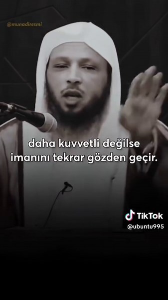 إيمان عميق وسجدات في المسجد الحرام