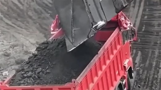 Precision meets raw power as the Caterpillar 992G wheel loader loads coal smoothly into haul trucks in a demanding mining environment. #PrecisionMining #Caterpillar992G #CoalLoading #MiningEfficiency #HeavyMachinery #WheelLoaderLife #MiningSite #HeavyDutyConstructionEquipment | Heavy Duty Construction Equipment