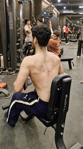 My mid-back is feeling incredibly solid! 💪 #back #strength#back #youtubeshorts