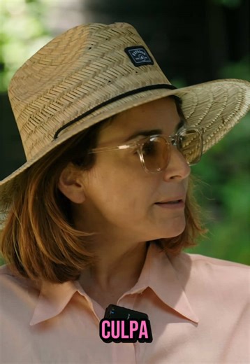 La educación religiosa que recibió Ignacia la impregnó de culpa frente a situaciones de la vida. Sentir esa responsabilidad por querer cosas distintas a lo establecido creó un sentimiento de rebeldía que hoy la hace ser quien es. ❤️‍🩹 ¿También te impregnaron de culpa solo por ser distint@? Capítulo 29: La Culpa, disponible en YouTube y Spotify.