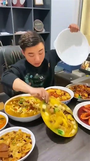 अरे बाप रे मम्मी पापा को रोको😳#Catsoftiktok #CatLovers #cat #cute #FunnyCats #catcartoon #frying