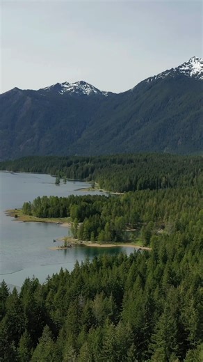  Deal of the Week!  Escape to your very own lakeside retreat! ...