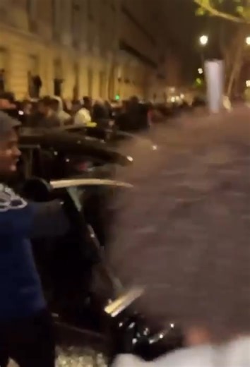 This is Paris, fourth world. We all know very well why. @RadioGenoa | Linda Traitz