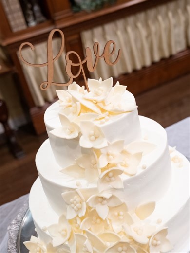 【鳥取県倉吉のウェディング/結婚式】ホテルセントパレス倉吉 | ・ White & Wedding🤍 清純、清楚、気品… 純白の白は、花嫁を最も美しく引き立ててくれる 普遍的な魅力をもつカラーです🕊️ Whiteとお好きなカラーをかけ合わせて コーディネートするのもとってもおすすめです！... | Instagram