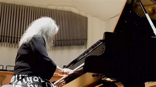 Martha Argerich plays "Gavotte I-II from English Suite n.3" by Bach More by Bach: https://amzn.to/3PsduUL (#ad) Tiktok: https://www.tiktok.com/@piano_music_page Pianoforte Yt channel: https://www.youtube.com/@pianoforte3517 Instagram: https://www.instagram.com/pianomusicfriends/ | Pianoforte