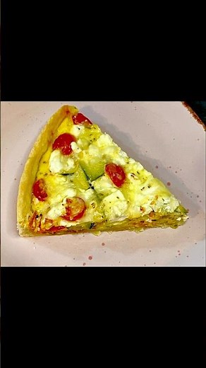Zucchini Quiche mit Feta schnell und lecker! #quiche #quickrecipe #rezept #shorts #mealprep #backen