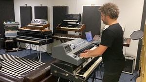 One of the greatest production trio's of the mid 80's was 'Stock Aitken Waterman'. I've always loved their synth work on Dead or Alive's "You Spin Me Round". Today I'm recreating it using an Emulator ii, Prophet 5 and have thrown in some Digitech Talker for fun. 😀🕺🎹 | Luke Million