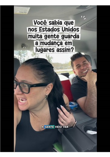 Depois de colocar toda a nossa vida em caixas… precisávamos de um lugar para guardar tudo. Aqui nos Estados Unidos é muito comum usar storage. Escolhemos um espaço no @CubeSmart que coubesse toda a nossa mudança e eu fiquei impressionada com a quantidade de coisas que já juntamos em apenas 1 ano e 3 meses vivendo aqui. Outra coisa interessante é que muitos storages também vendem caixas, plásticos, fita e vários materiais para mudança, o que facilita muito na hora de organizar tudo. Agora toda a 