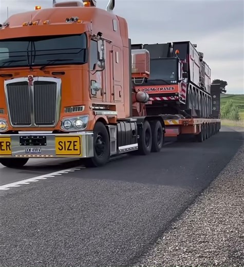 Drake Spotting 👀 Wind farms may be controversial but a loaded Drake on the move is nothing short of spectacular! 📸 Mark Apted 👌 #drakespotting Johnson and Young Cranes | The Drake Group
