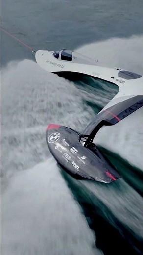 This Sailboat Just Broke Records Without an Engine
