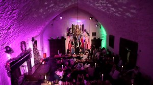 For a Christmas night out with a difference, the Christmas Banquet at Bunratty Castle is an enchanting blend of classic Christmas tunes and contemporary classics performed by the world renowned Bunratty Castle entertainers. Guests are invited to enjoy a three-course festive feast, complete with house wines and a memorable musical performance in the medieval surrounds of the castle’s elegant banquet hall. For corporate and group bookings over 20 people please contact our reservations team at: res