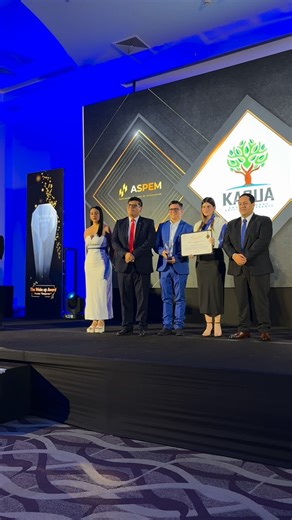 Kasua Amazon Lodge on Instagram: "🏆 Ganadores del Aspem Perú 2025 🇵🇪✨ Una noche inolvidable representando con orgullo a Kasua Amazon Lodge, hotel y restaurante que apuesta por la excelencia, la sostenibilidad y la experiencia auténtica. Ser parte de la premiación Aspem Perú 2025 y compartir este reconocimiento junto a grandes referentes del mundo empresarial y personajes influyentes de distintos rubros nos motiva a seguir creciendo. Este logro es reflejo del trabajo constante, la pasión y el 