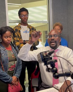 Stan Bell is passing on wisdom and knowledge to students at Rust College. Thank you to Frank Gilbert for bringing them by. #RustCollege #WDIA #GoodWillStation | 1070 WDIA