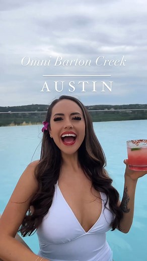 THE PERFECT STAYCATION IN AUSTIN - Omni Barton Creek Resort & Spa Secluded in the rolling hill country of Austin, the newly-renovated Omni Barton Creek Resort & Spa is the ultimate retreat. Whether you want to relax at the mokaraspaaustin , play a round of golf in the country or relax in a dreamy infinity pool, you’ll find it all at this hill country paradise. The Omni Hotels & Resorts are the perfect Austin getaway for a romantic weekend, staycation, or family vacation. Things to do: ✨sip tropi