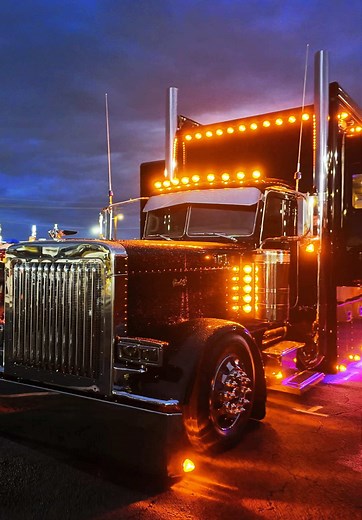 Epic Truck Show: Peterbilt Showcase Highlights