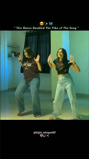 Chamma Chamma 💖🔥 || Girls Dance || WhatsApp (Lyrics) #shorts #dance (Credit -@akshitanagori3041)