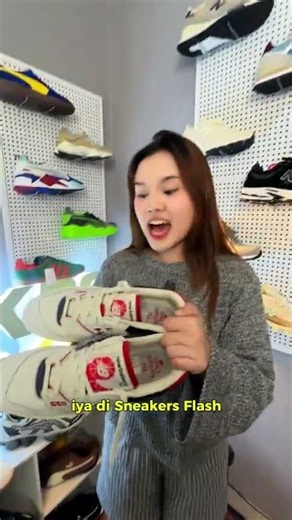 Even though you can get sneakers for 999k at Sneakers Flash, check it out LIVE now!! #sneakers