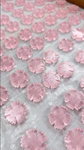 母の日の贈りものに💐カーネーションを模った琥珀のお菓子です✨ #亀屋良長 #和菓子 #琥珀糖 #母の日