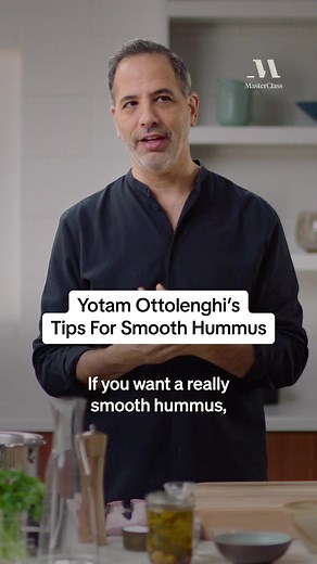 Part 1 | The keys to making a smooth hummus ✍️✔️ Softened chickpeas, tahini paste, lemon juice, a food processor, and ice! See the rest here: @MasterClass #hummusrecipe #smoothhummus #cheftok #hummustok #masterclass