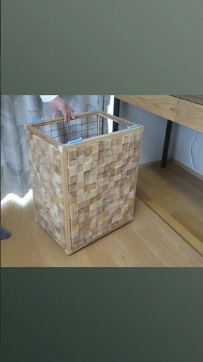 端材とダイソーの「ワイヤーネット」で作った「ゴミ箱」／ワイヤーネット側を見せずにテーブルの下にスッキリ収納！！ #Shorts