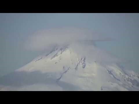 Time lapse: Lenticular clouds over Mt. Hood