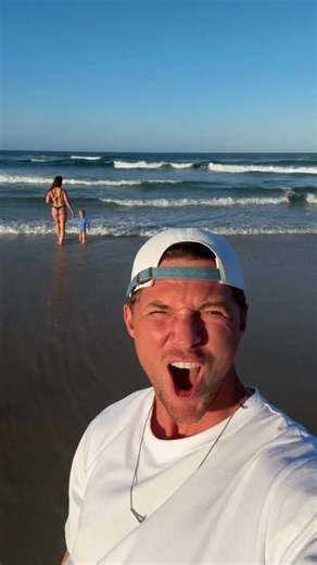 Steve Cook | When she wears her “Aussie bikinis” | Instagram