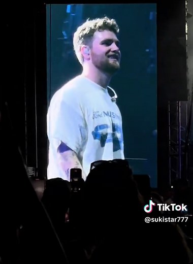 Alex Warren's First Live Performance of 'Eternity'