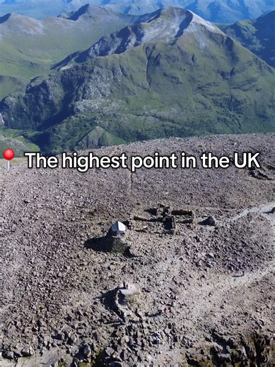 Have you been lucky enough to see the highest point in the UK like this? 📍Ben Nevis Summit, Scotland 🏴󠁧󠁢󠁳󠁣󠁴󠁿 #explorescotland #ukhiking #hikinguk #ukoutdoors #mountainviews
