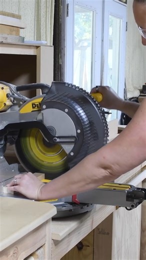 It’ll take longer for your dish to bake than to build this casserole carrier! Designed by @housefulofhandmade and built with some of her new Ionic Drive™ power tools, this is the perfect way to bring your favorite dish to every holiday gathering. Get the free project plan now at KregTool.com/plans | Kreg Tool