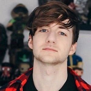 RobertIDK Girlfriend 2026: Dating History & Exes - CelebsCouples