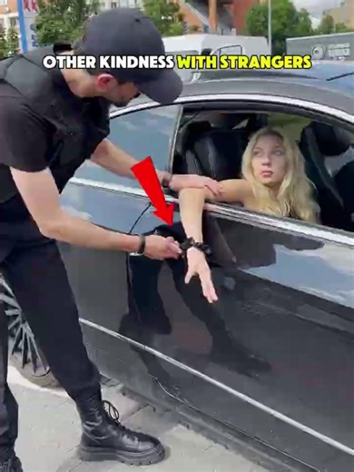 Kind People Helping Strangers ❤️